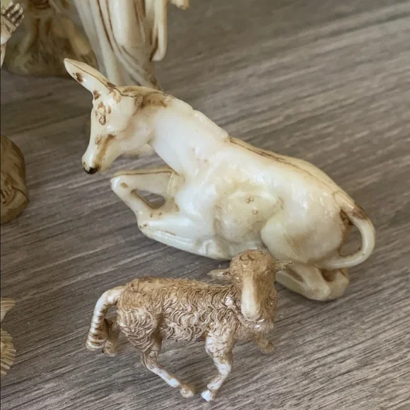 Vintage Nativity Scene - Picture 7 of 10